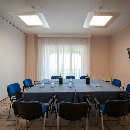 Cristoforo Colombo 4* אוסימו